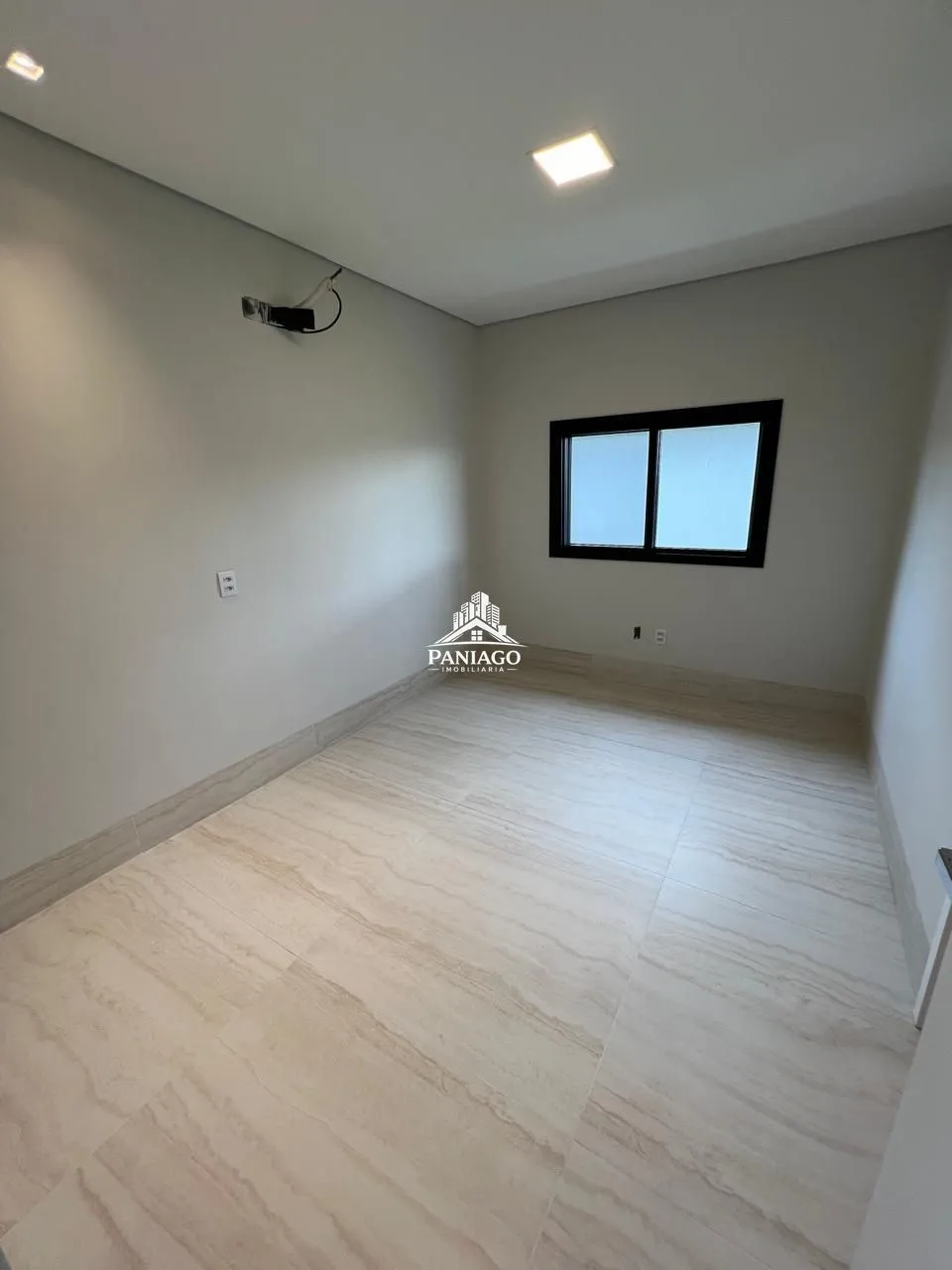 Imagem Casa com 5 Quartos, 4 Suítes e Piscina à Venda no Villa Jardim