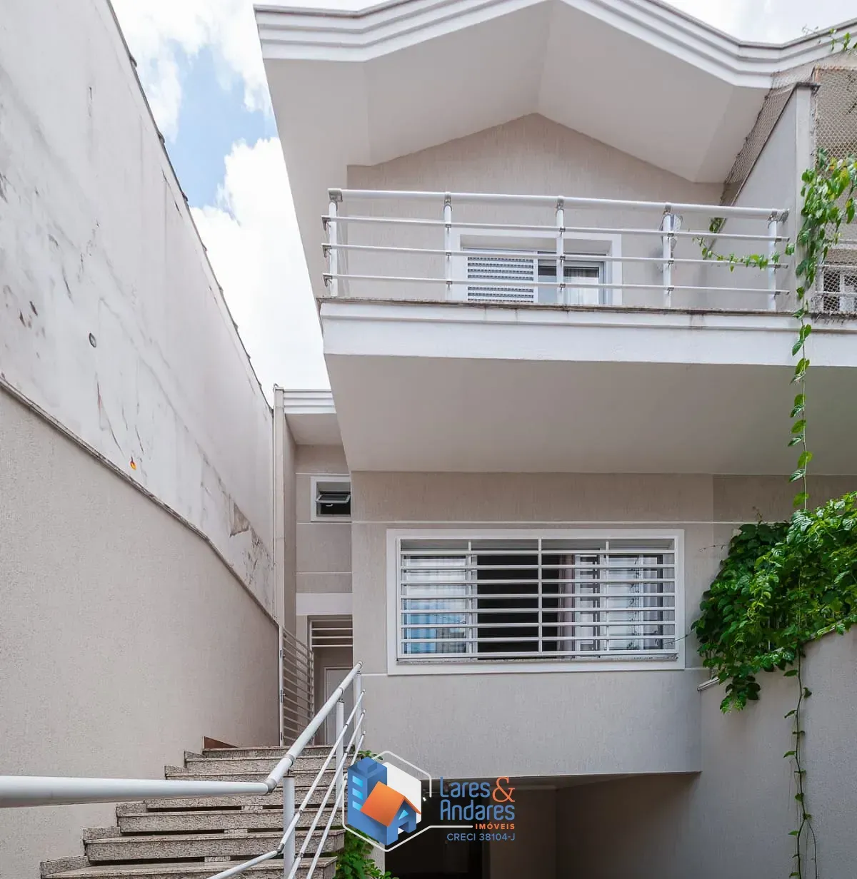 Imagem Sobrado para venda em Santana com 3 quartos, sendo 3 suítes, 160m²