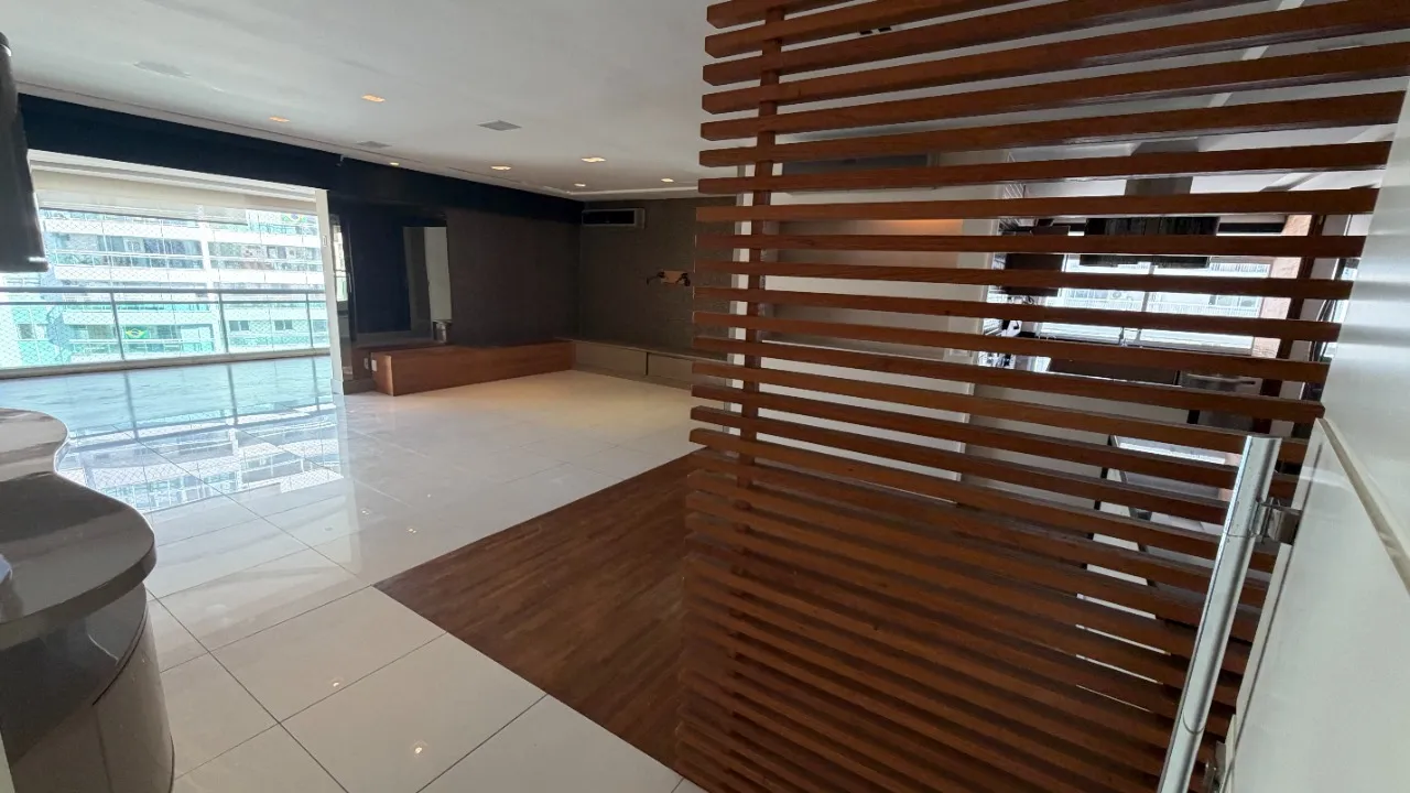 Imagem Excelente apartamento de frente à venda na Barra da Tijuca, dispondo de 157 m² de área construíd...