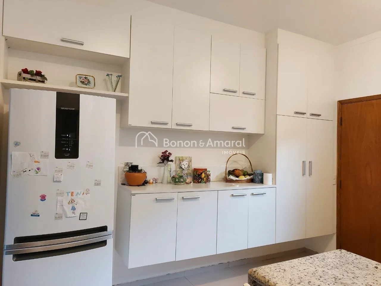 Imagem Ótima Casa em Condomínio, com 3 suítes, à venda por R$ 1.370.000