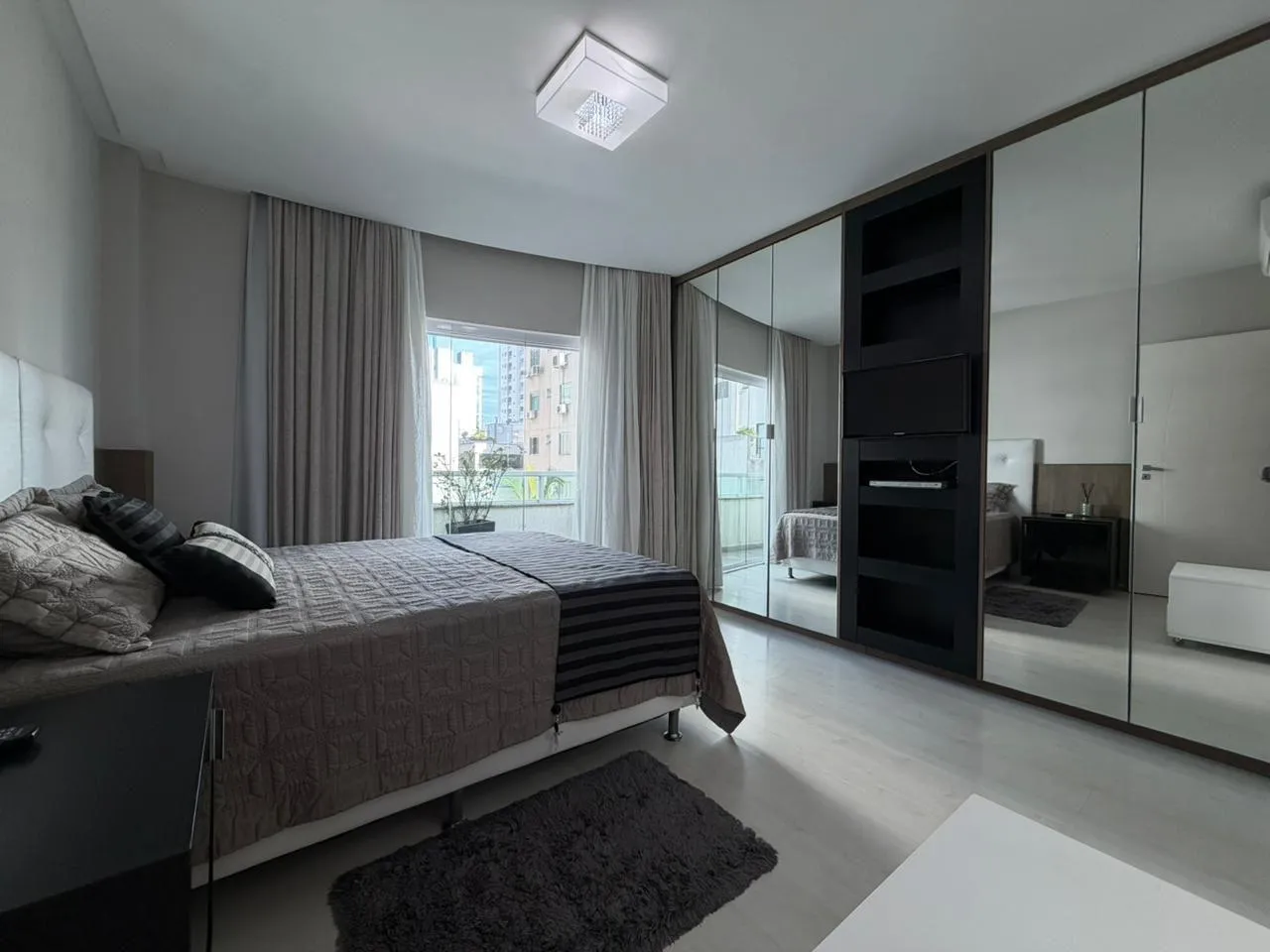 Imagem Apartamento à venda com 177m2 por R$ 2.700.000,00