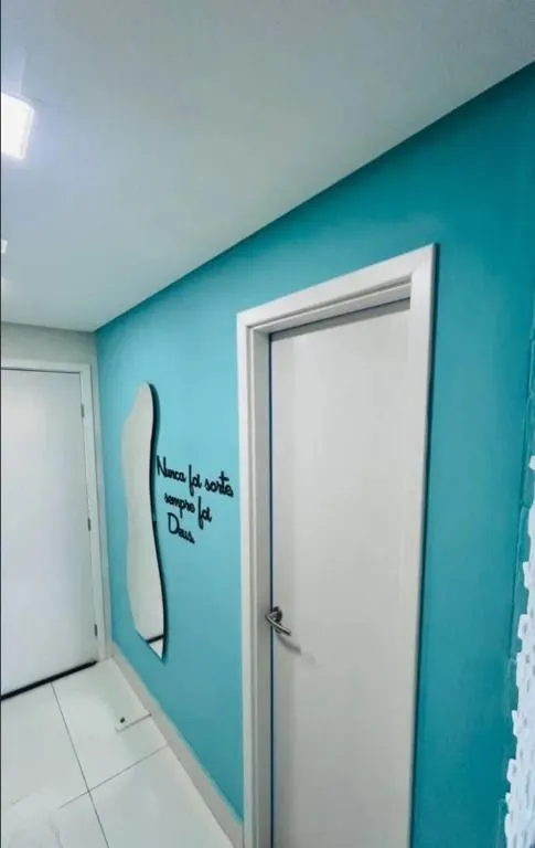 Imagem Flat mobiliado a 250 m do mar, pronto para locação por temporada, com piscina, elevador e condomínio fechado.
