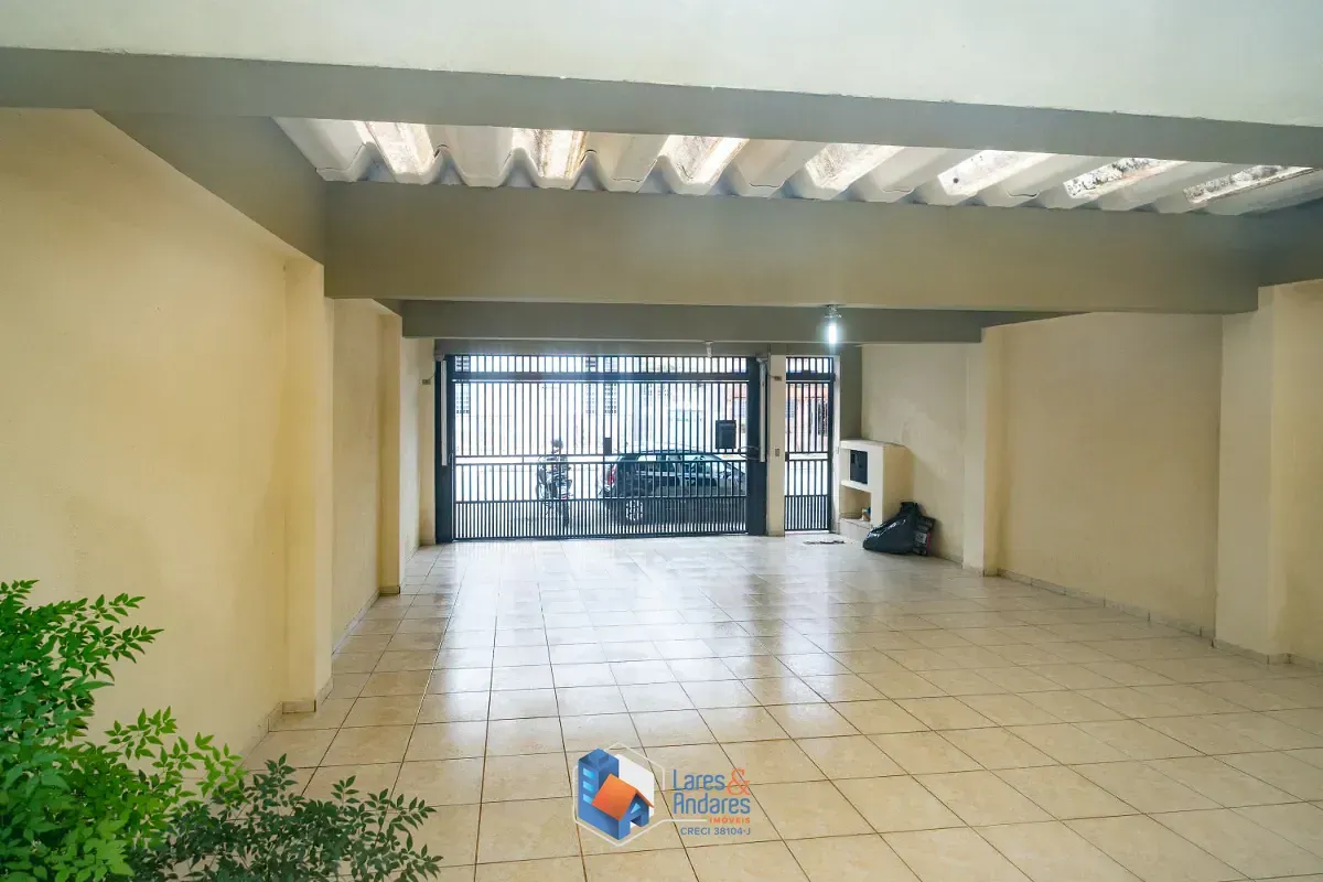 Imagem Sobrado para venda em Vila Santo Antônio com 6 quartos, sendo 1 suíte, 236m²