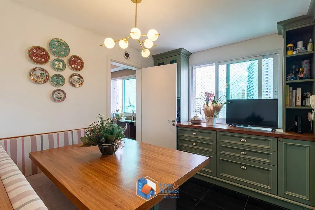 Imagem Apartamento para venda em Aclimação com 4 quartos, sendo 3 suítes, 210m²