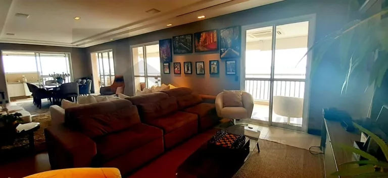 Imagem CASAL IMÓVEIS VENDE ED HORIZONTE II 250 M² 3 SUÍTES - MASTER BANHEIRO DULPO + 4 VGS ANDAR ALTO Fino acabamento e móveis de grife, tudo muito novo