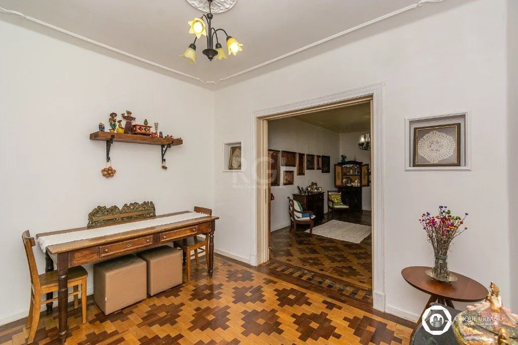 Imagem Casa para Venda de 3 dormitórios, no bairro Petrópolis