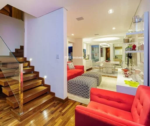 Imagem Imperdível oportunidade de adquirir uma casa no Pacaembu, São Paulo-SP, com 3 quartos, 3 suítes, 3 salas, 5 vagas de garagem e 380m².