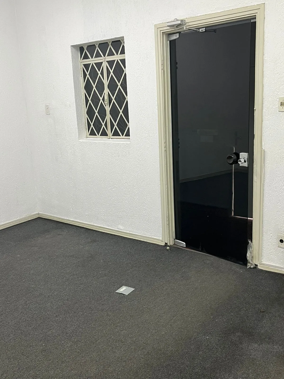 Imagem Imóvel Comercial Versátil no Centro de Sorocaba com Edícula e Área de Luz