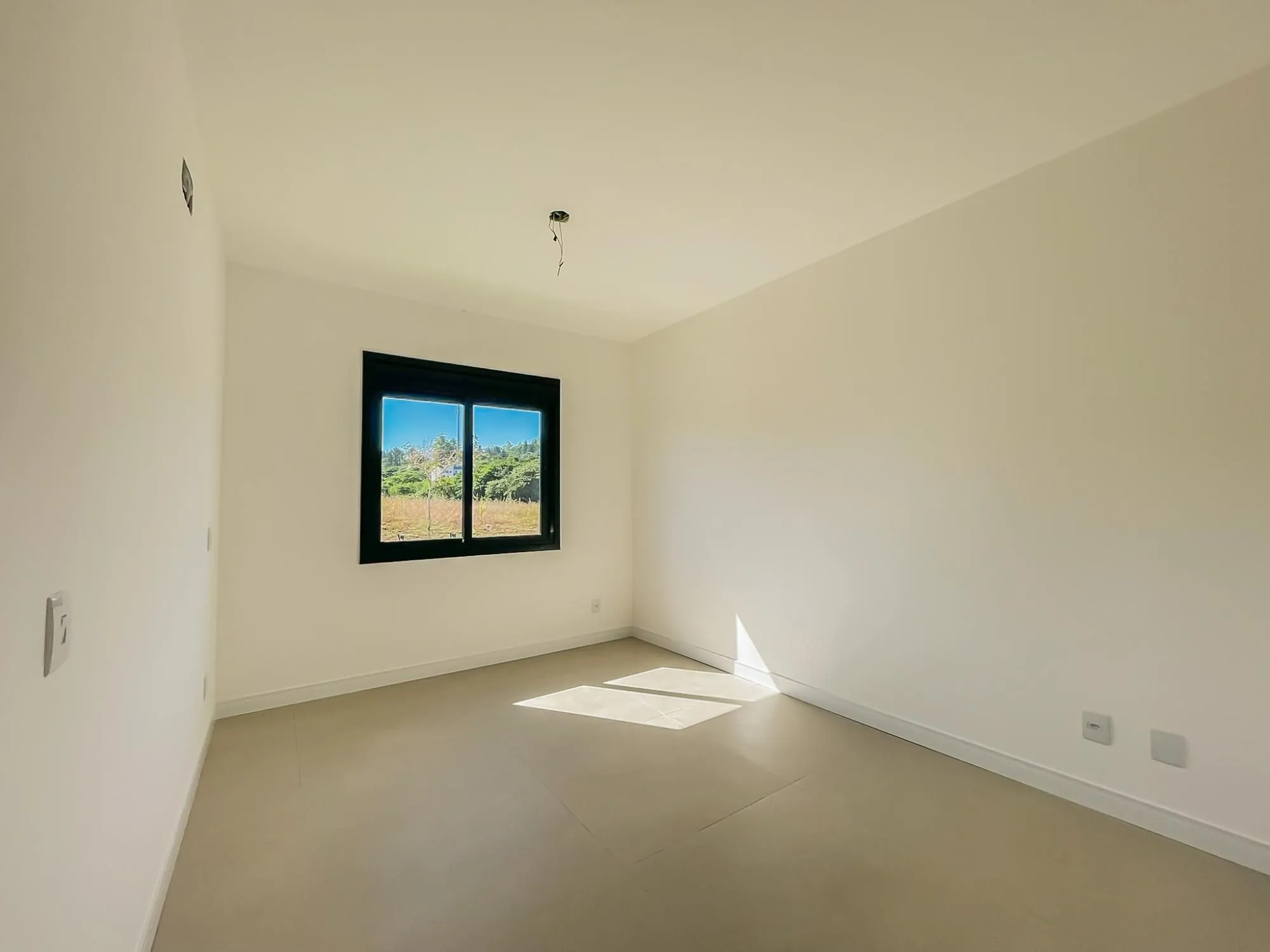 Imagem Casa térrea com 100m² privativo, em condomínio fechado na Estrada Jorge Pereira Nunes