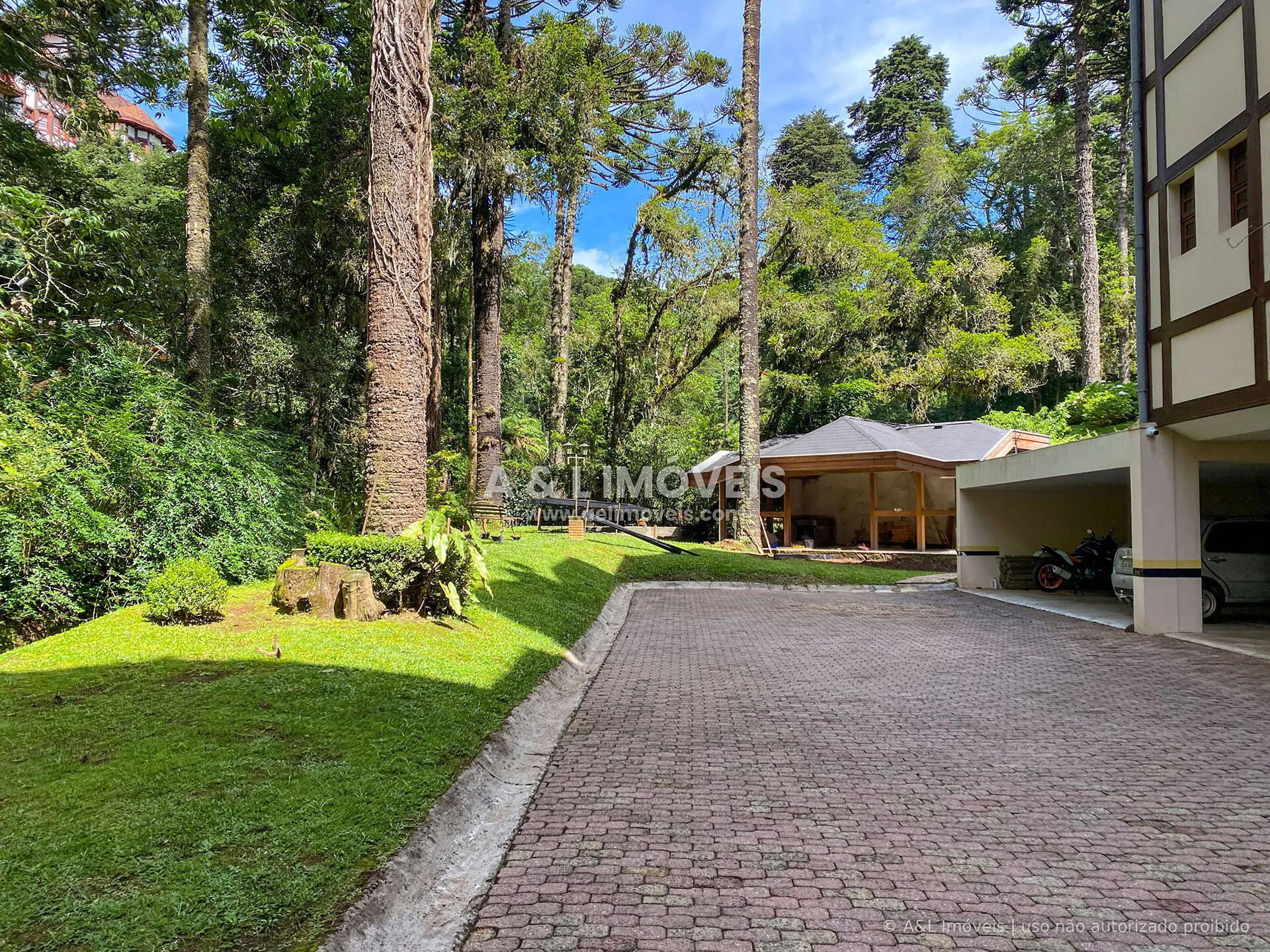 Imagem Apartamento próximo ao Capivari com 3 suítes e calefação