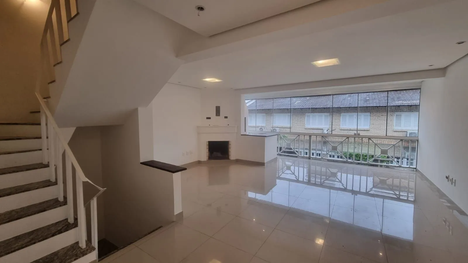 Imagem Casa Reformada de 197mq no Condomínio Villa Dei Fiori - Bairro Tristeza a venda na Zona Sul de Porto Alegre.