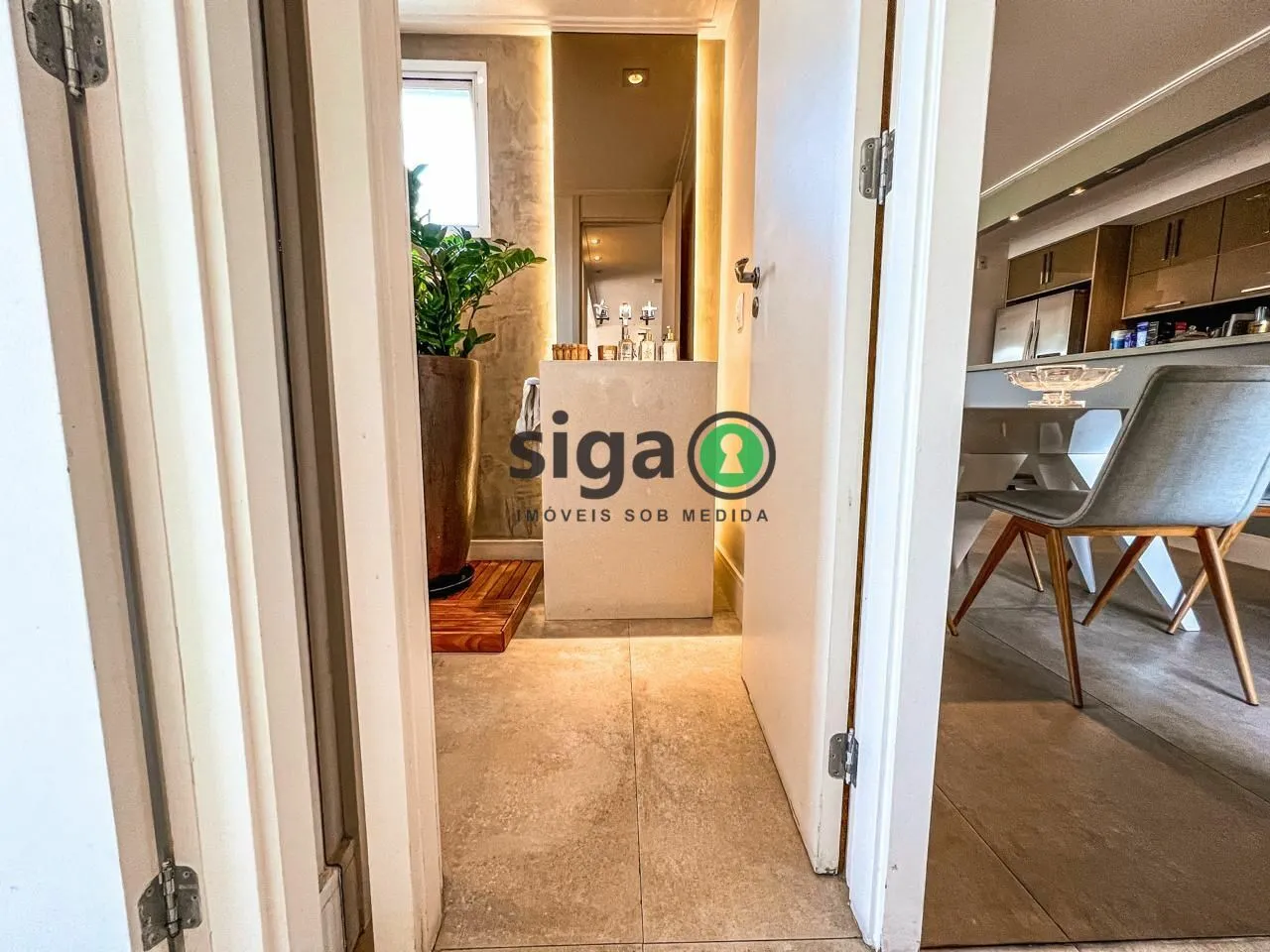 Imagem APARTAMENTO 72m² À VENDA | 1 SUÍTE COM CLOSET | REFORMADO E MOBILIADO | 2 VAGAS |