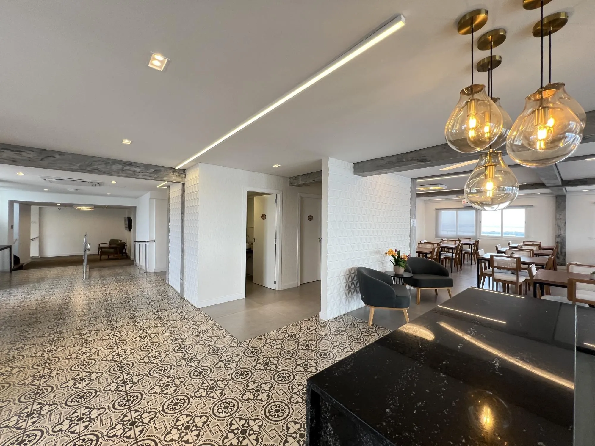 Imagem Sala Comercial Mobiliada 68m² - Centro, Prédio 24h com Rooftop