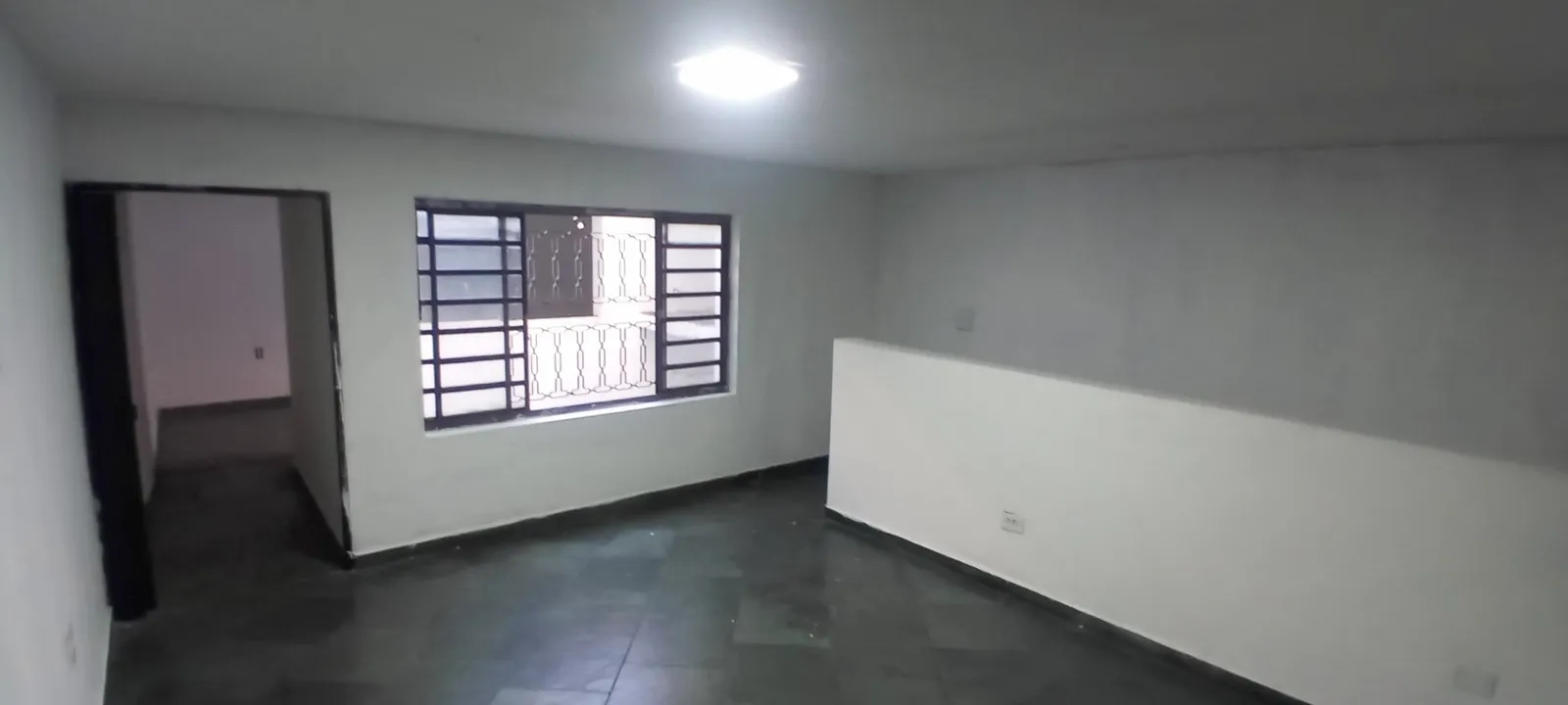 Imagem Salão Comercial de 150 m² | Mezanino | 2 banheiros | 2 cômodos com pia | 1 cômodo nos fundos | Avenida São Paulo, Zona Leste de Sorocaba/SP