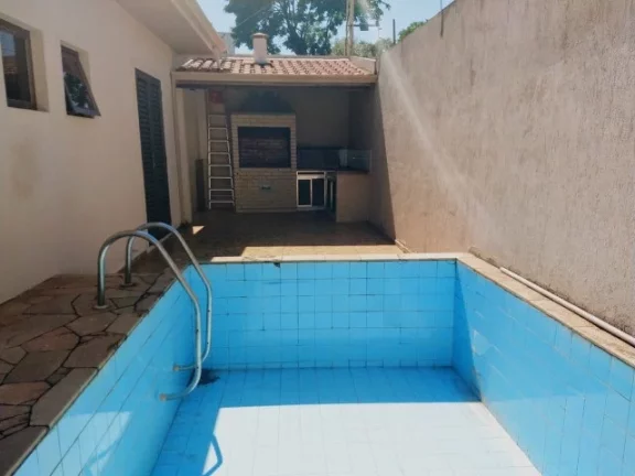 Imagem Casa em área nobre, 3 dormitórios com 1 suíte.