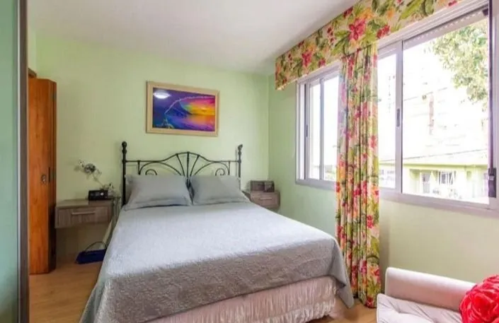 Imagem Apartamento amplo de 110 m2 com 3 quartos à venda em Menino Deus - RS