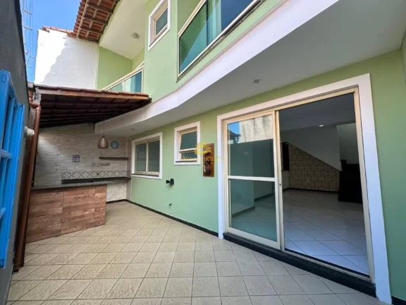 Imagem Descubra a tranquilidade e a conveniência de morar em uma casa duplex charmosa e completa em Guarap...