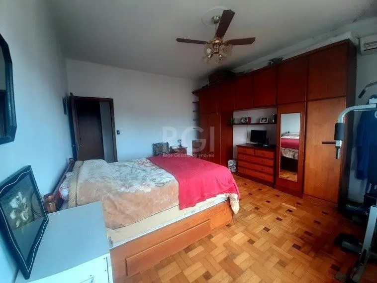 Imagem Casa para Venda - 243m², 3 dormitórios, 5 vagas - Medianeira