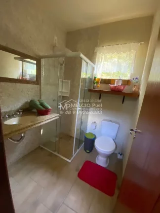 Imagem Sítio a VENDA, no Bairro Rolador, em Canelinha 10 Km, do centro. Nesse passa um ribeiro de cachoeira nos fundos da casa Tendo uma casa de 2 dormitóri