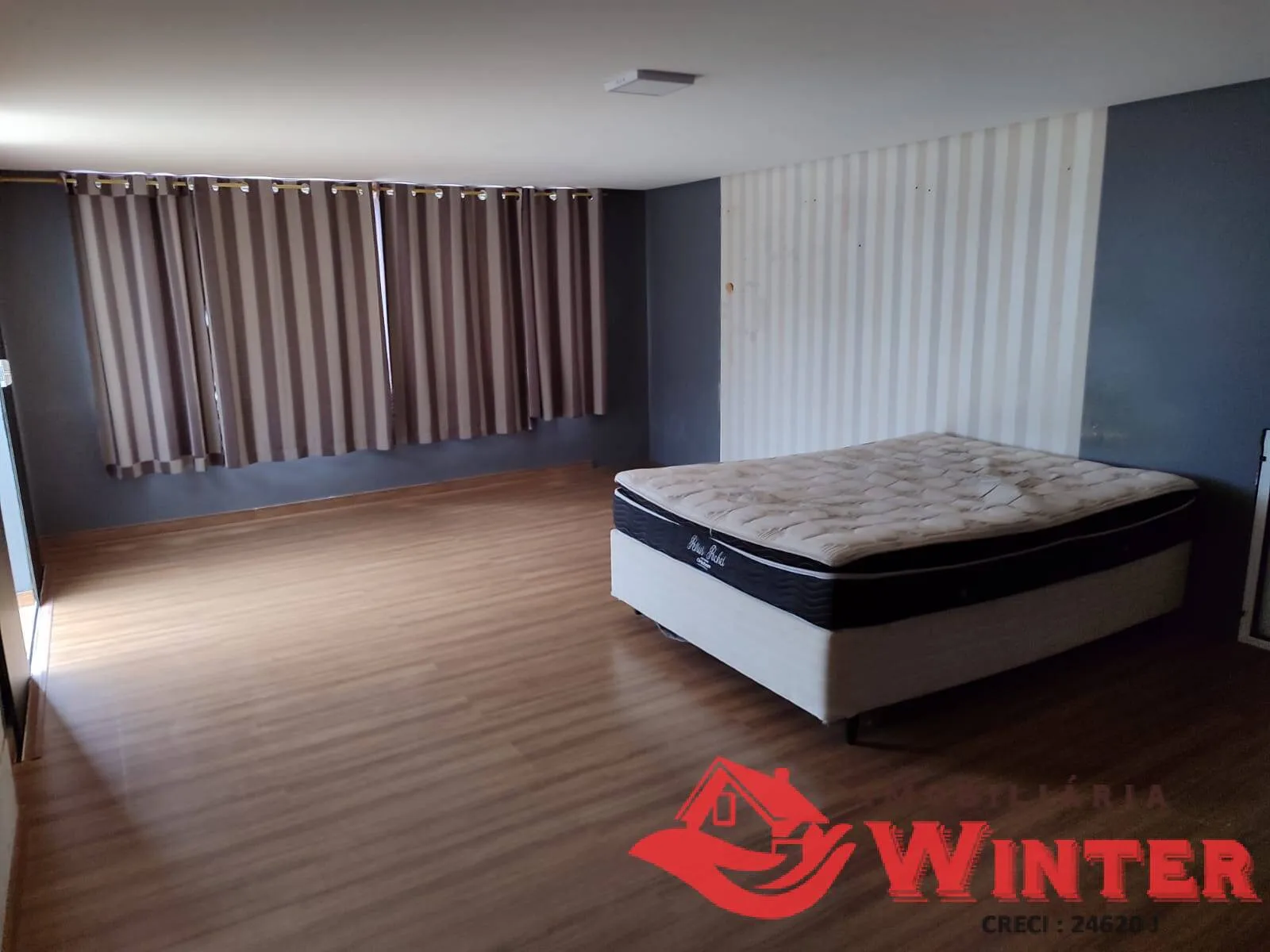 Imagem Apartamento com 3 andares de frente.