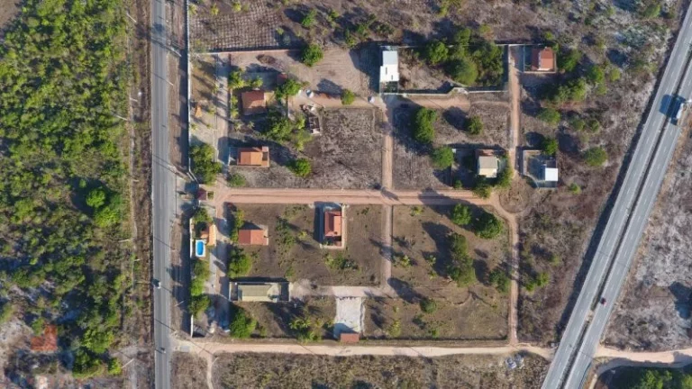 Imagem Terreno em Condomínio a Venda no bairro Centro - Cascavel, CE