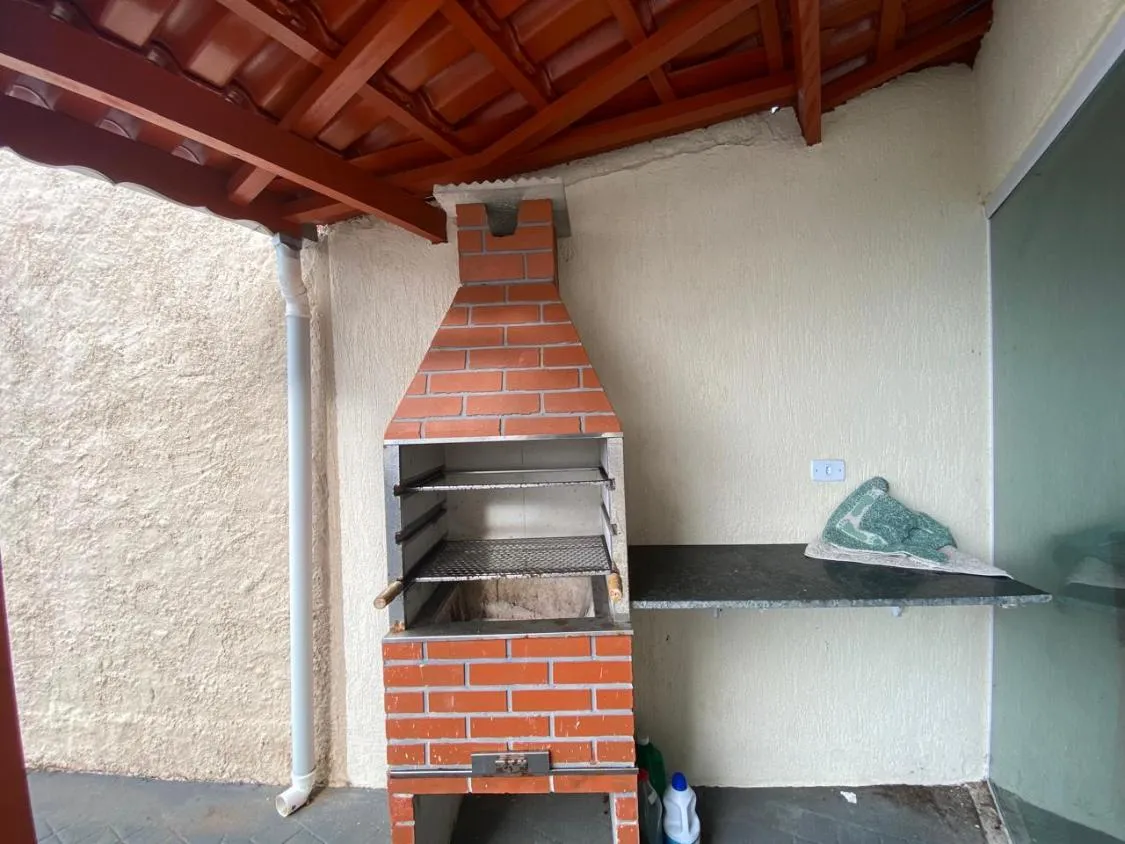 Imagem CASA COM PISCINA, CHURRASQUEIRA E ACEITA FINANCIAMENTO BANCÁRIO NO JARDIM SUARÃO EM ITANHAÉM