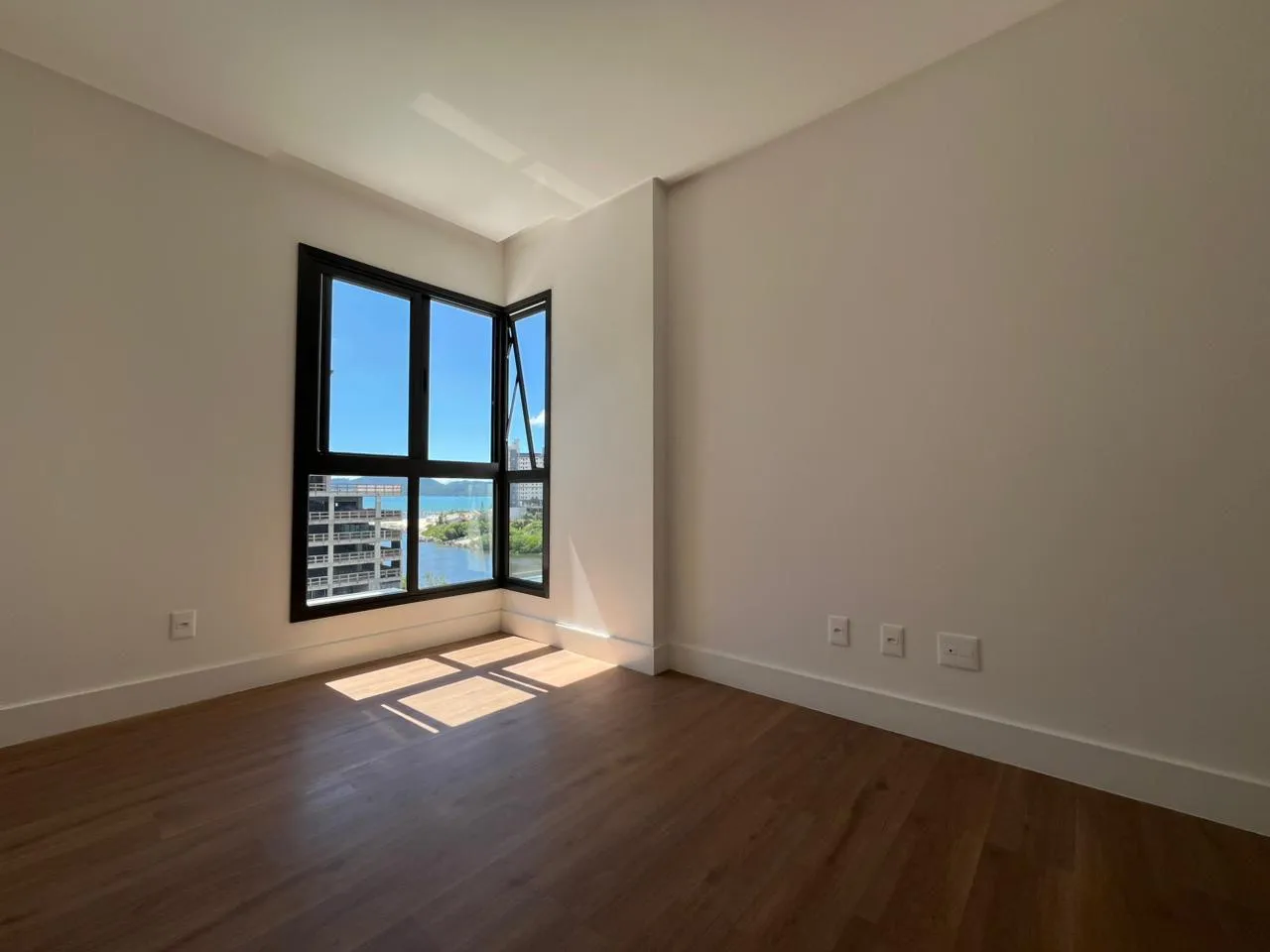 Imagem Apartamento com vista para o mar à venda com 132m2 por R$ 2.900.000,00
