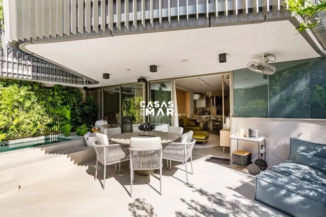 Imagem Apartamento de Luxo no Leblon: 2 quartos, 1 suíte, 2 salas, 2 banheiros, 1 vaga. 133m², próximo à praia, novíssimo, com piscina.