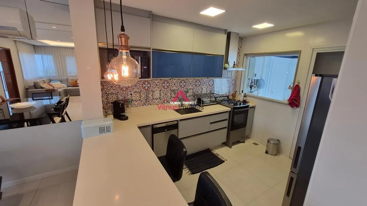 Imagem Casa em Condomínio para Venda em Rio de Janeiro, Jacarepaguá, 3 dormitórios, 1 suíte, 3 banheiros, 2 vagas