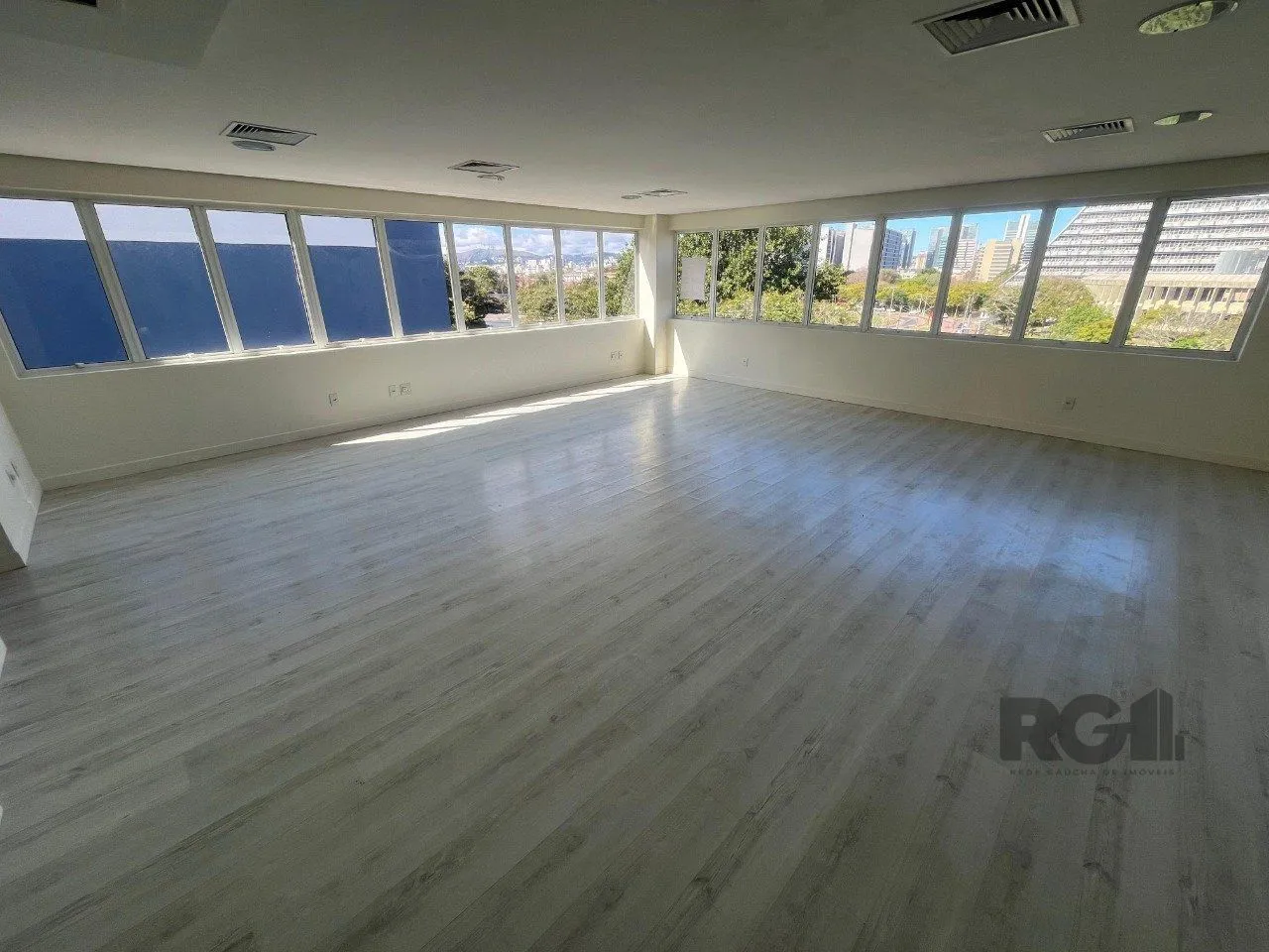 Imagem Conjunto/Sala para Venda - 57,79m², 0 dormitórios, 1 vaga - Centro Histórico