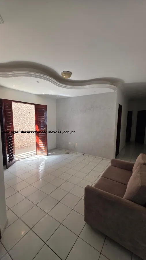 Imagem Casa para Venda em Parnamirim, Emaús, 3 dormitórios, 1 suíte, 2 banheiros, 2 vagas