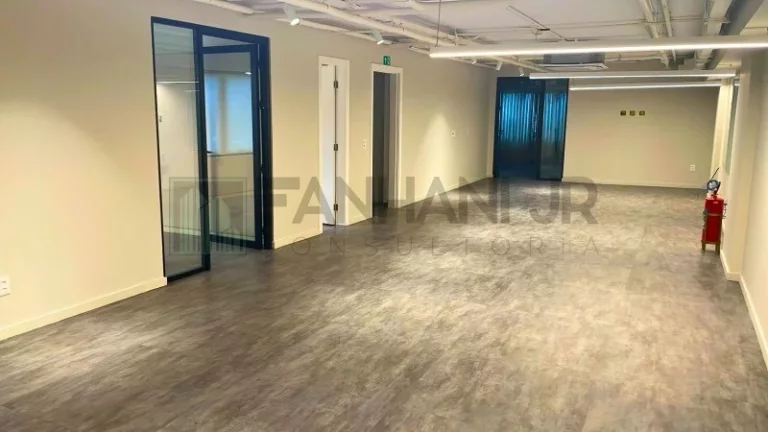 Imagem Prédio Monousuário localizado no privilegiado bairro do Jardim Europa, em uma região de fácil acesso por transporte público e particular. Com um ter