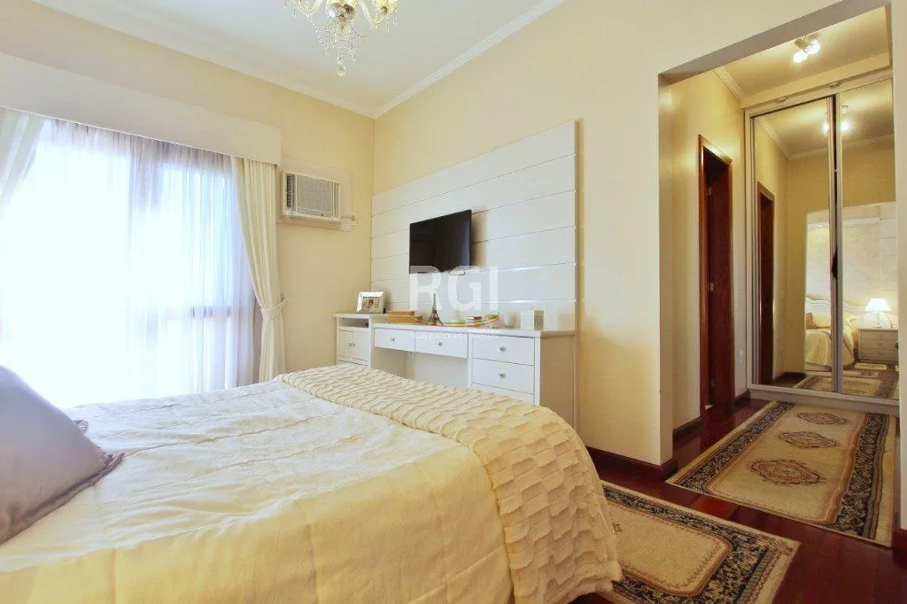 Imagem Casa para Venda - 250m², 3 dormitórios, sendo 1 suites, Teresópolis