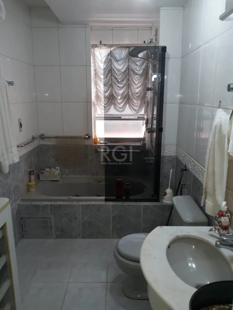 Imagem Apartamento 03 dormitórios (01 suíte), com vaga escriturada, no bairro Santana, em Porto Alegre - RS