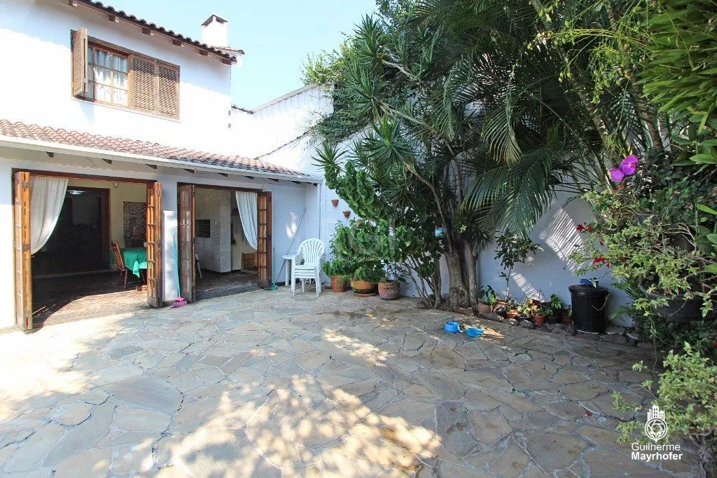 Imagem Casa para Venda - 326m², 3 dormitórios, sendo 3 suites, 4 vagas - Glória