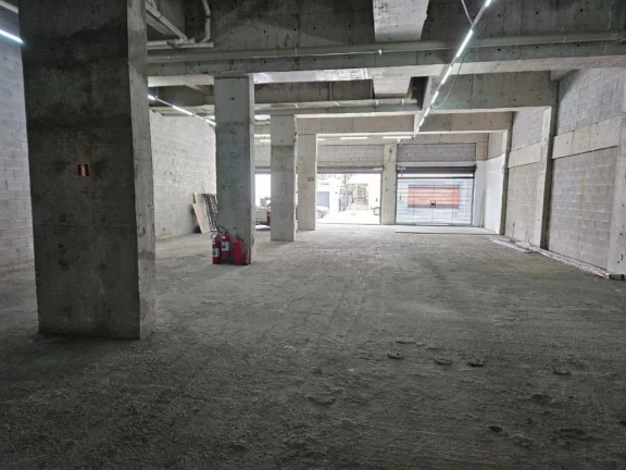 Imagem Loja Comercial de Alto Padrão em Santana, São Paulo-SP: 1 Sala, 2 Banheiros, 9 Vagas, 401m² - Venda ou Locação!