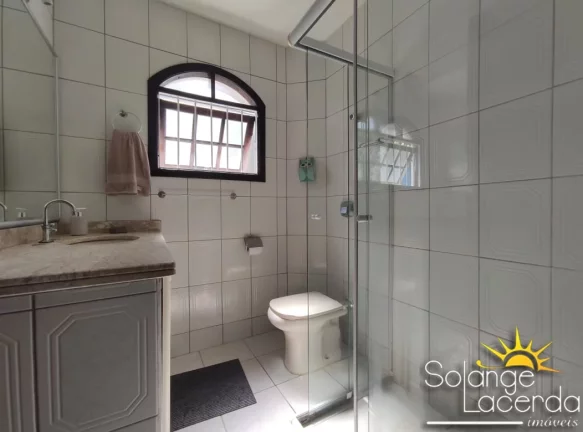 Imagem Bela Casa - Rica em Madeira - 6 Dormitórios - Escritura Definitiva - Residencial ou Comercial - Confira!