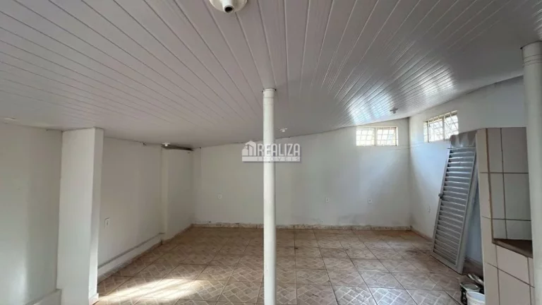 Imagem Casa para alugar no bairro Santa Maria, Uberaba: 2 dormitórios, garagem e mais!