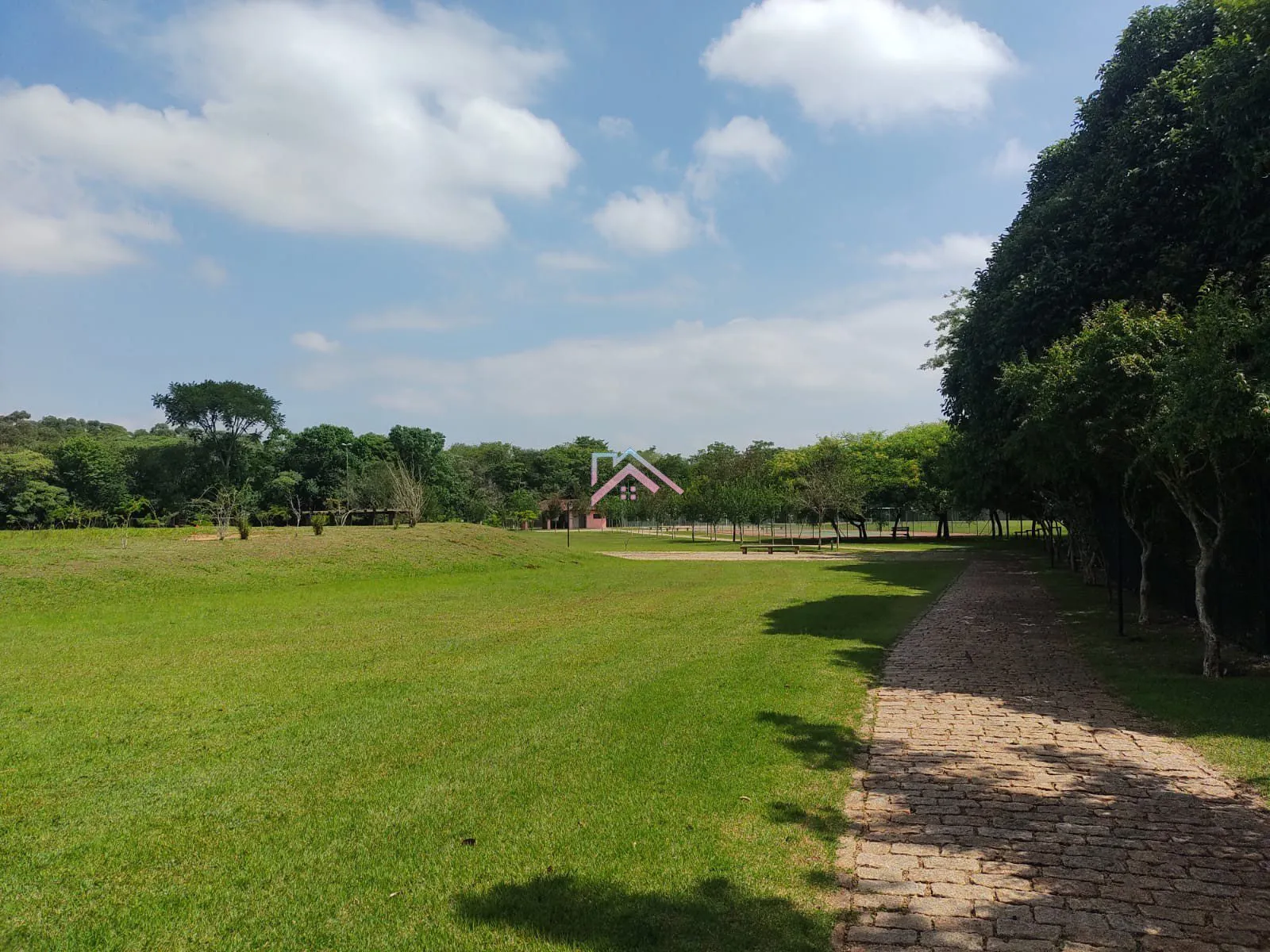 Imagem Terreno à venda Residencial Quinta do Pinhal - Excelente oportunidade de Negócio - Bairro Jacaré - C