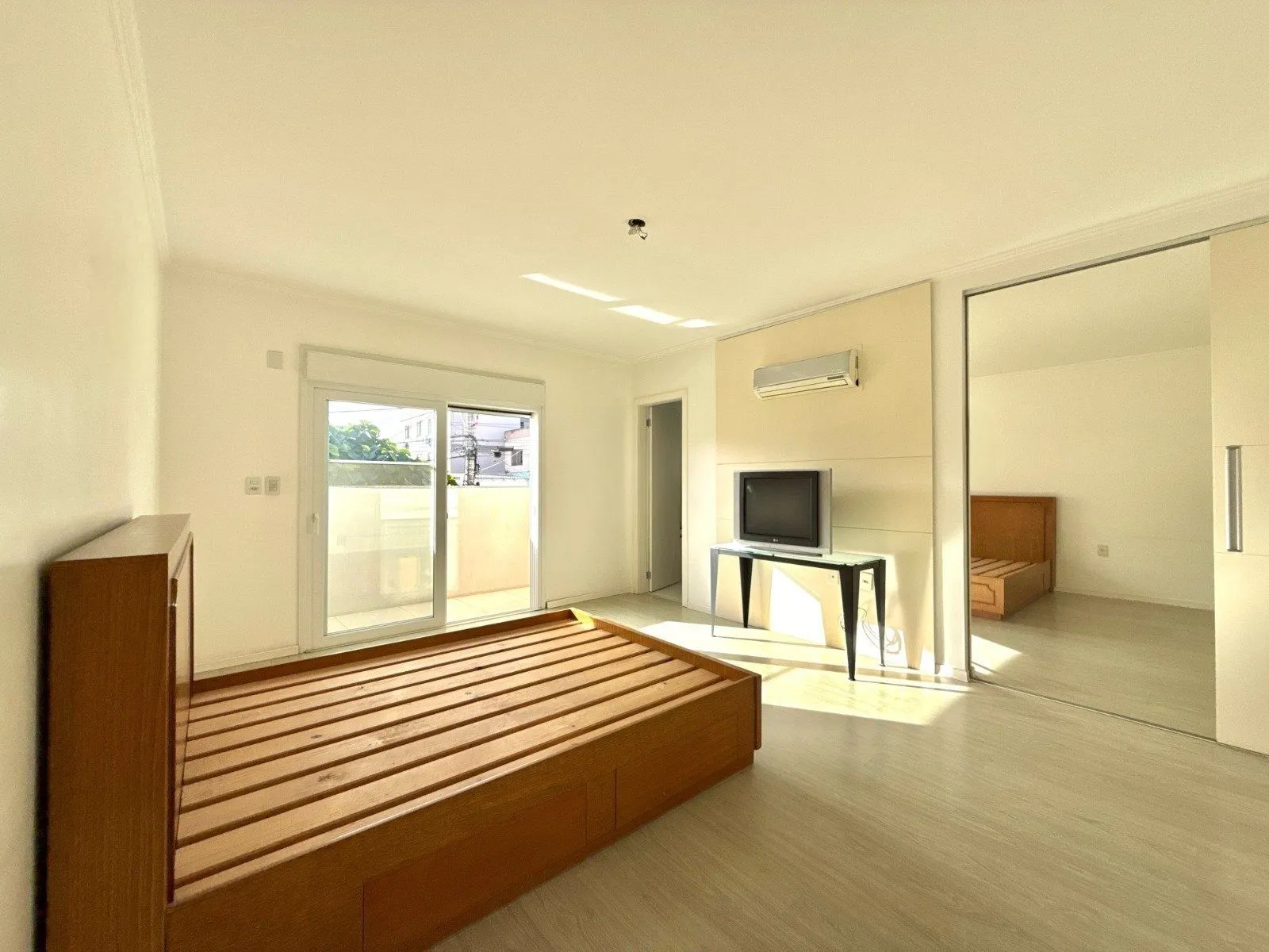 Imagem Casa com 3 Suítes e 3 Vagas no Bairro Vila Ipiranga