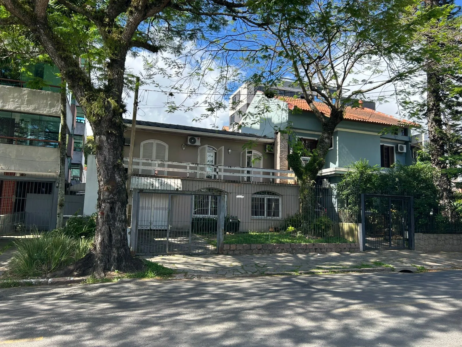 Imagem Casa com 260m² - Excelente localização para moradia ou comércio!