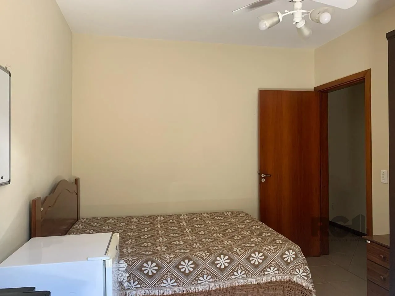Imagem Casa com 3 quartos, 1 suíte, 3 vagas e 182m² para vender por R$ 890.000