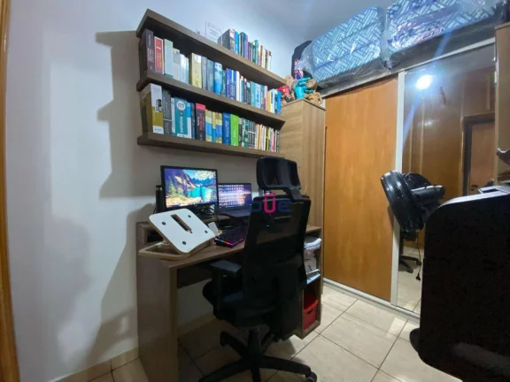 Imagem Apartamento com 2 dormitórios sendo 1 suíte, vaga demarcada, andar alto de frente. À venda, 107 m² por R$ 750.000 - Campo Grande - Santos/SP