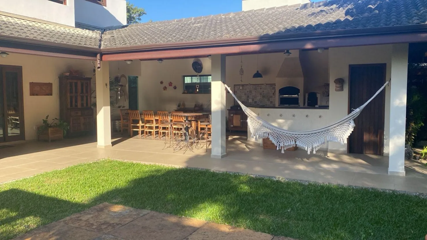 Imagem Casa para Locação 4 Quartos, 2 Suites, 2 Vagas, 700M², Condomínio Colonial Village, Pindamonhangaba - SP