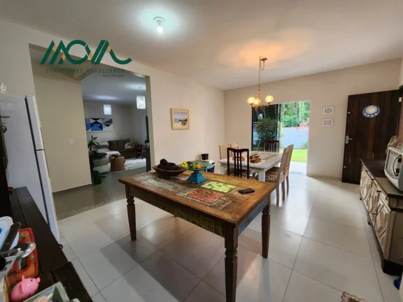 Imagem Casa no Balneário Princesa do Mar - em Itapoá, 3 quartos sendo 01 suíte