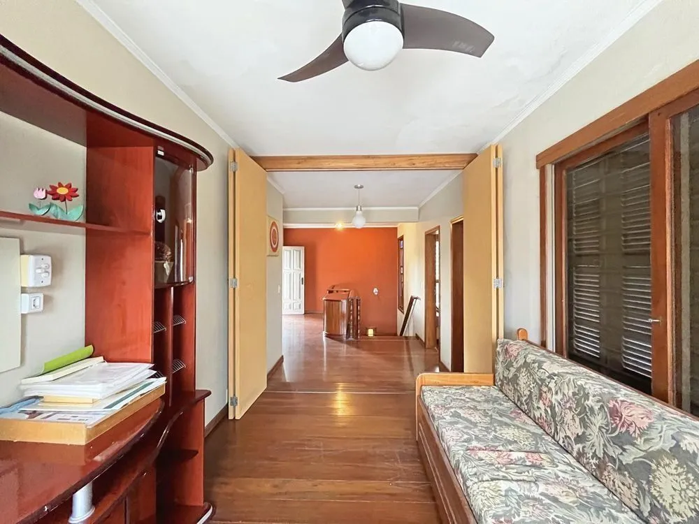 Imagem Casa ampla com piscina, adega, quiosque com churrasqueira e casa nos fundos (edícula).
