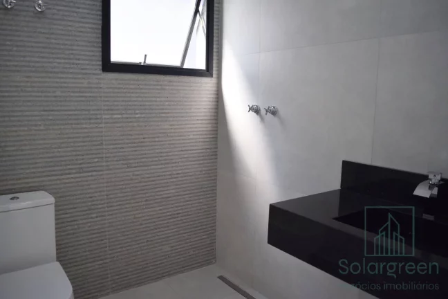 Imagem Sobrado à Venda em Condomínio - 181m² de Área Construída