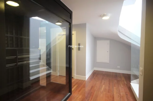 Imagem Cobertura À Venda no bairro Santa Cecília com 4 suítes, 2 salas, 3 banheiros, 4 vagas, 450m².
