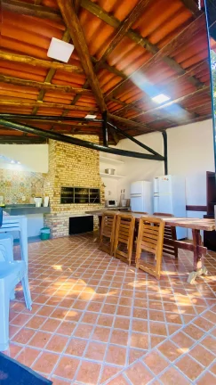 Imagem Pousada Comercial à Venda em Garopaba-SC: 3 Quartos, 4 Banheiros, 5 Vagas, 230m² - Não Perca!