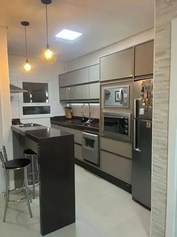 Imagem Casa / 3 Dormitórios / 1 Suíte / Pátio / Churrasqueira / Mobiliado / 2 Vagas / Igara / Canoas / RS